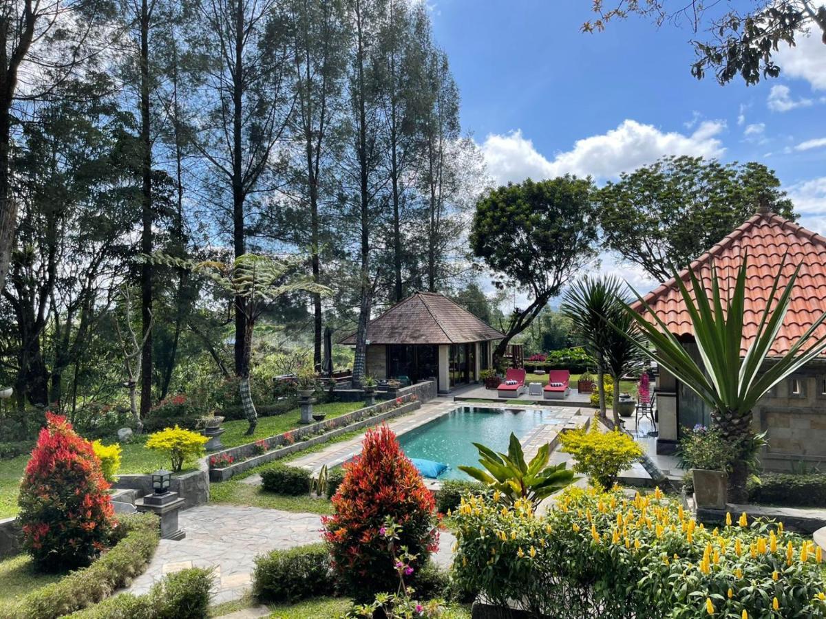 Balinese Villa In Berastagi Eksteriør bilde