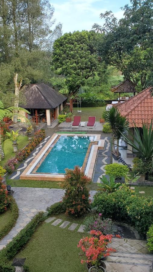 Balinese Villa In Berastagi Eksteriør bilde
