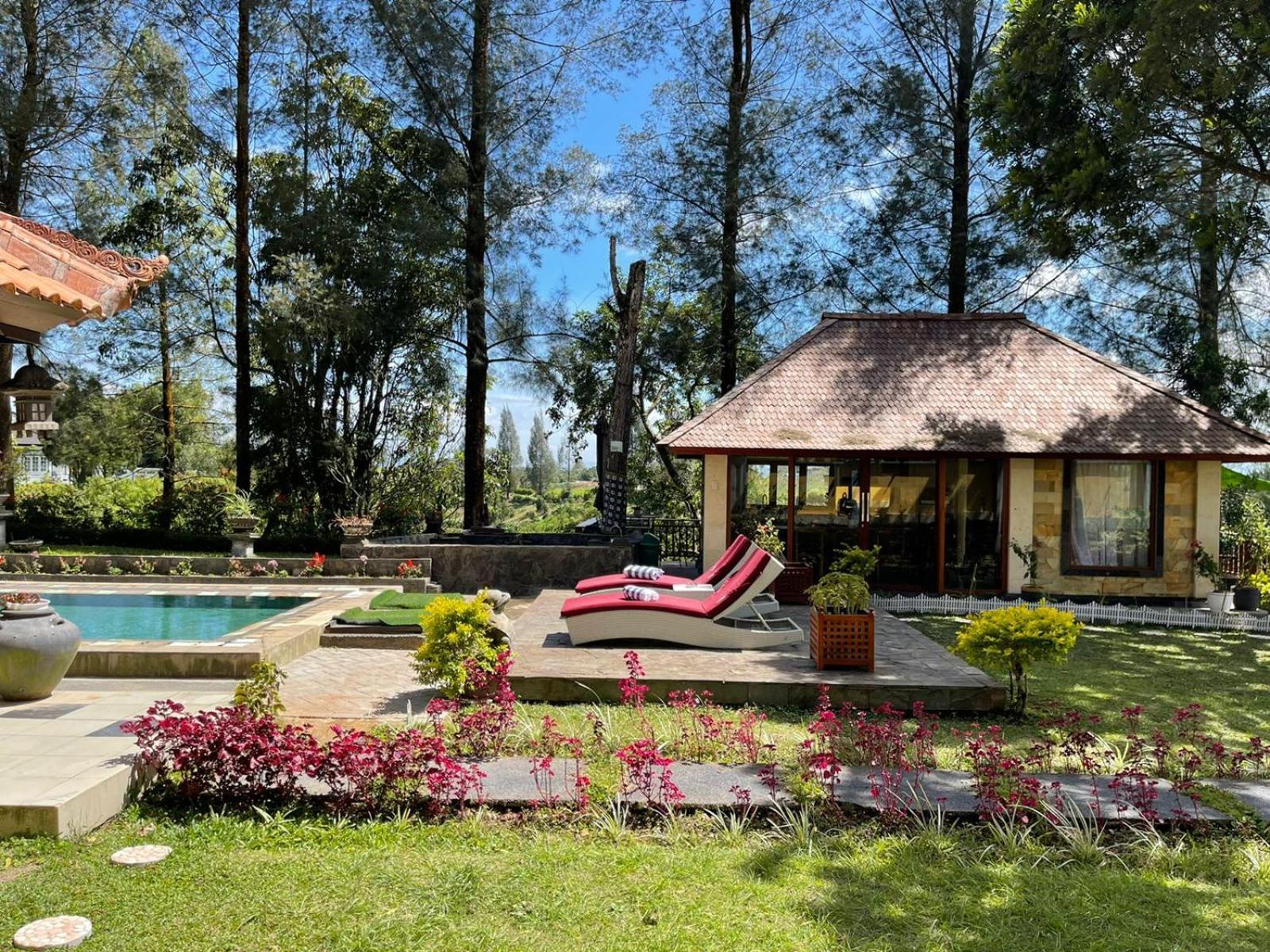 Balinese Villa In Berastagi Eksteriør bilde
