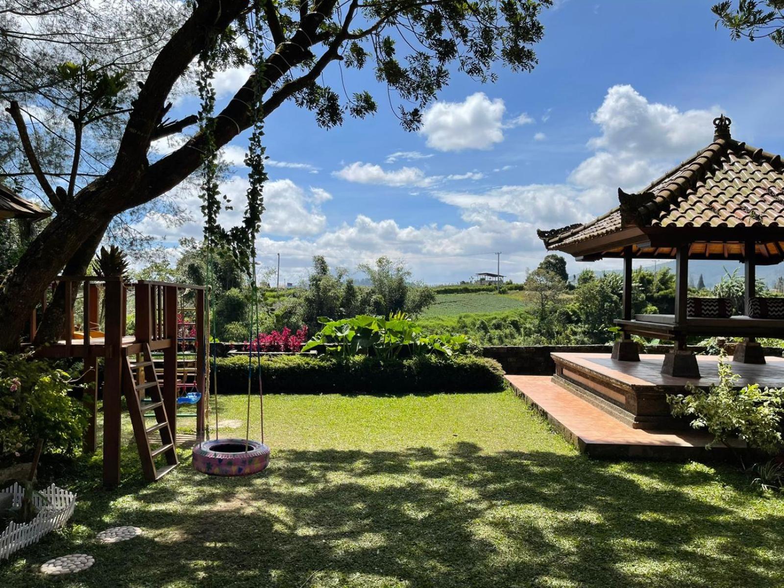 Balinese Villa In Berastagi Eksteriør bilde