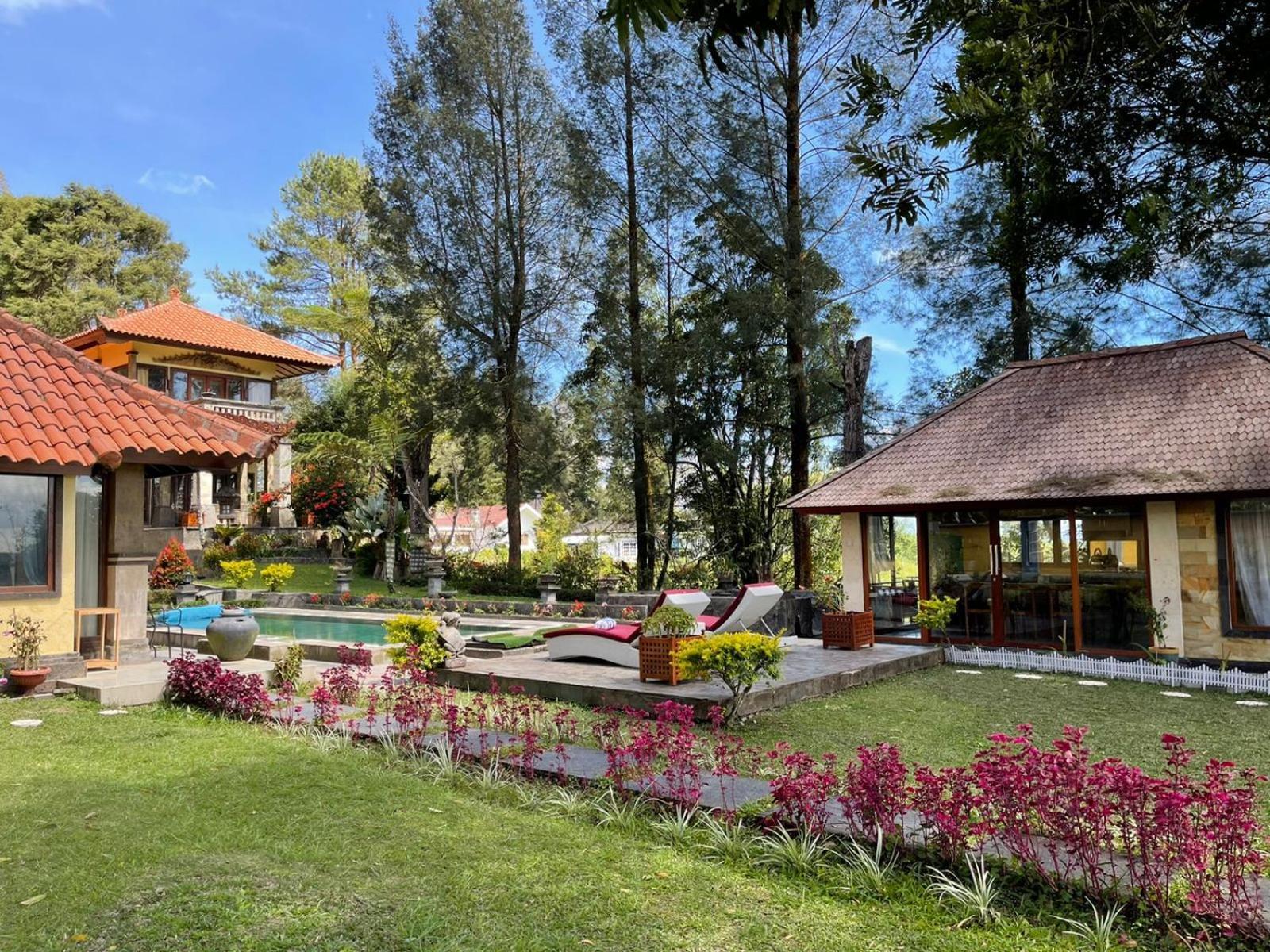 Balinese Villa In Berastagi Eksteriør bilde